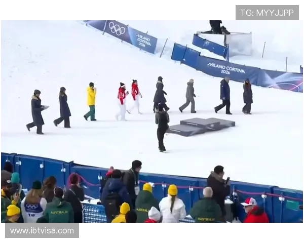 徐梦桃夺金高唱国歌泪洒领奖台